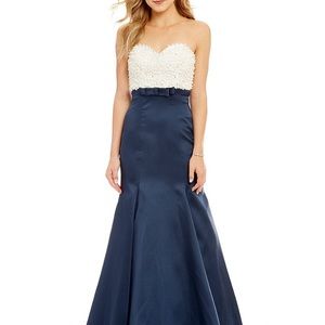 NEW Bee Darlin ivory/navy trumpet prom gown/dress